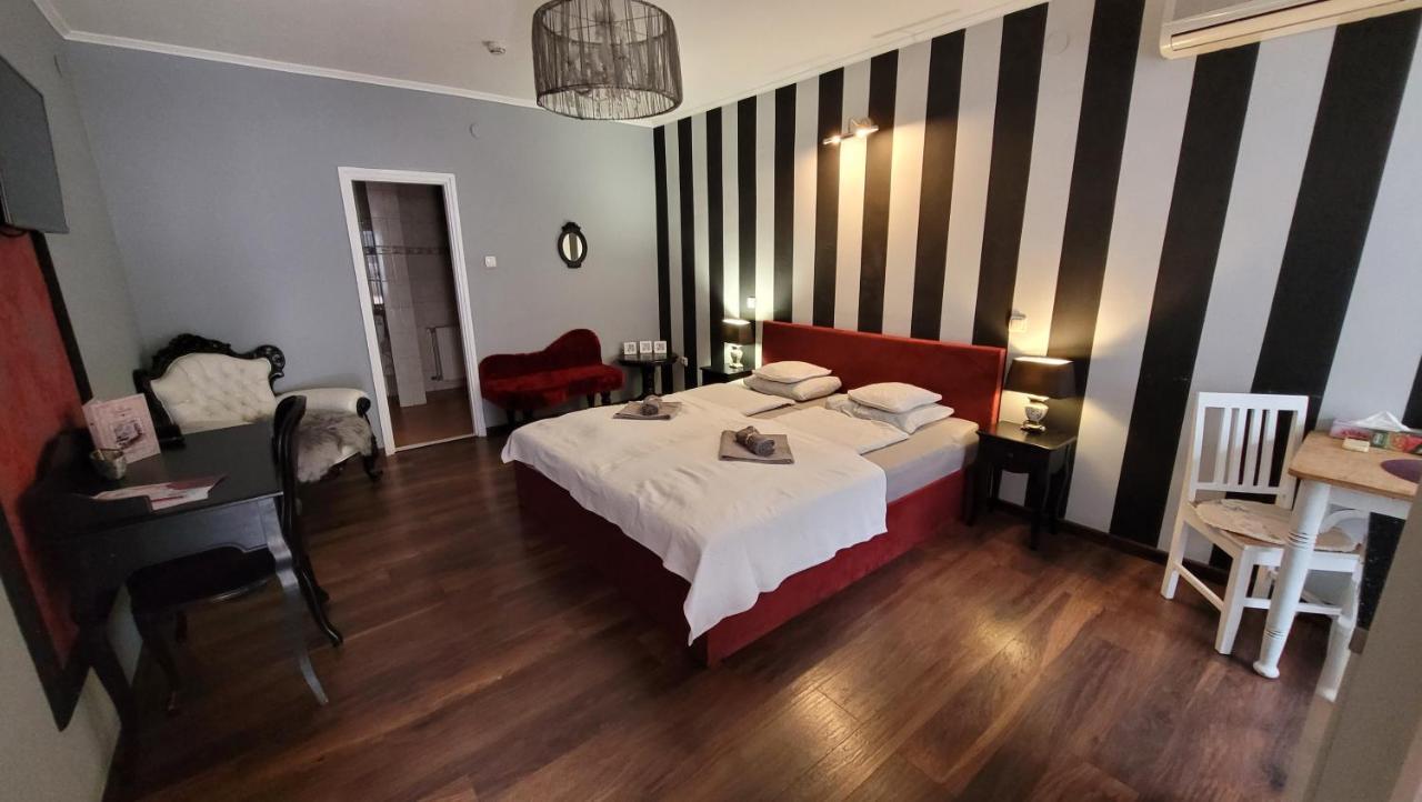 Guest House Romantika Panzio Gyula Exterior foto