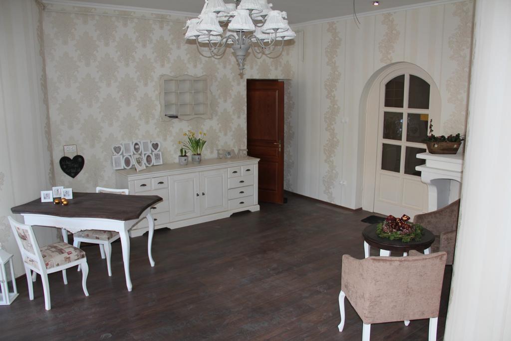 Guest House Romantika Panzio Gyula Exterior foto